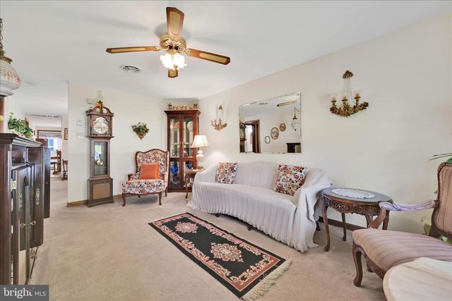 545 HONEYSUCKLE CT, Pine Grove, PA 17963