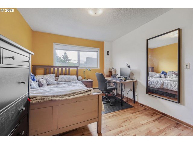 908 Sw GAINES St 24, Portland, OR 97239