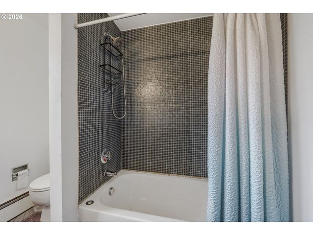 908 Sw GAINES St 24, Portland, OR 97239