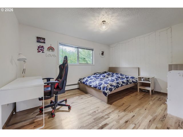 908 Sw GAINES St 24, Portland, OR 97239