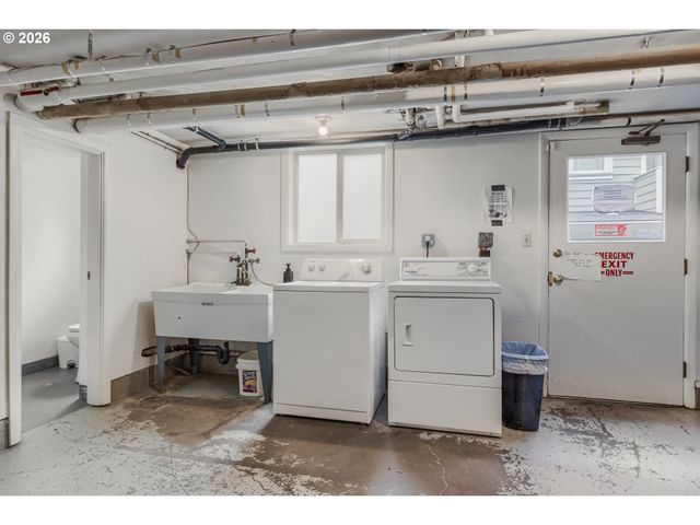 908 Sw GAINES St 24, Portland, OR 97239