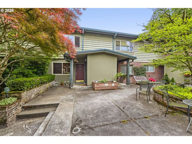 908 Sw GAINES St 24, Portland, OR 97239