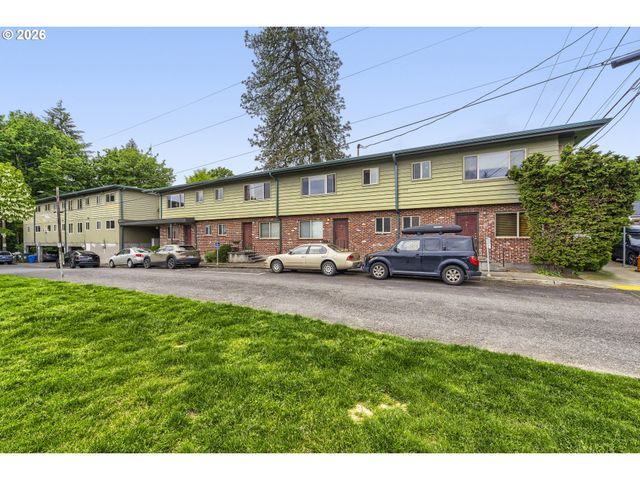 908 Sw GAINES St 24, Portland, OR 97239