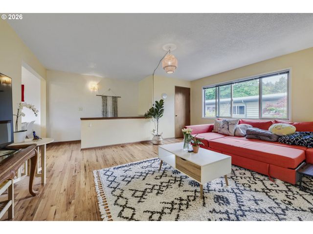 908 Sw GAINES St 24, Portland, OR 97239