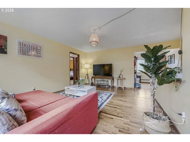 908 Sw GAINES St 24, Portland, OR 97239