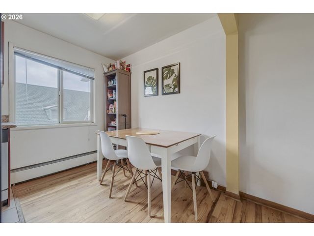 908 Sw GAINES St 24, Portland, OR 97239