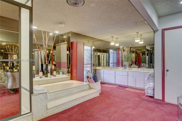 913 Diplomat Pkwy, Hallandale Beach, FL 33009