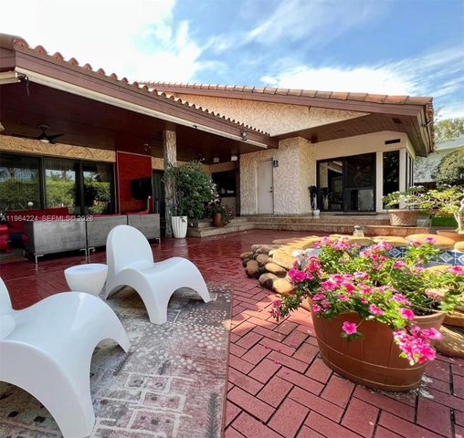 913 Diplomat Pkwy, Hallandale Beach, FL 33009