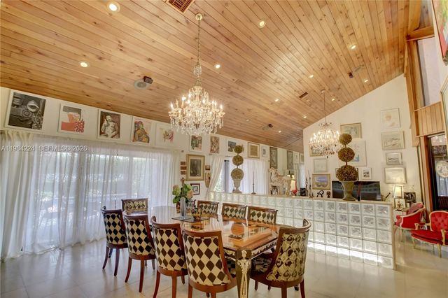 913 Diplomat Pkwy, Hallandale Beach, FL 33009