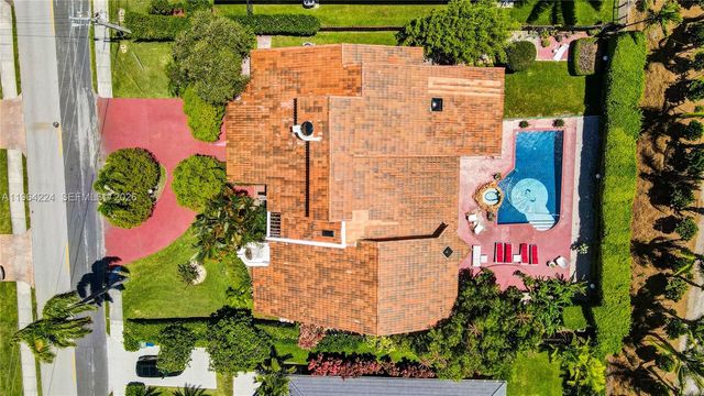 913 Diplomat Pkwy, Hallandale Beach, FL 33009