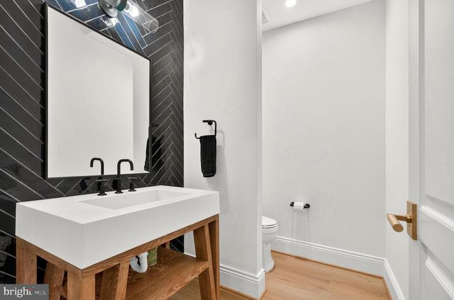 22955 MONTJOY CT, Leesburg, VA 20175