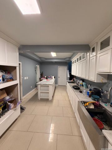 227 Shrine, San Antonio, TX 78221