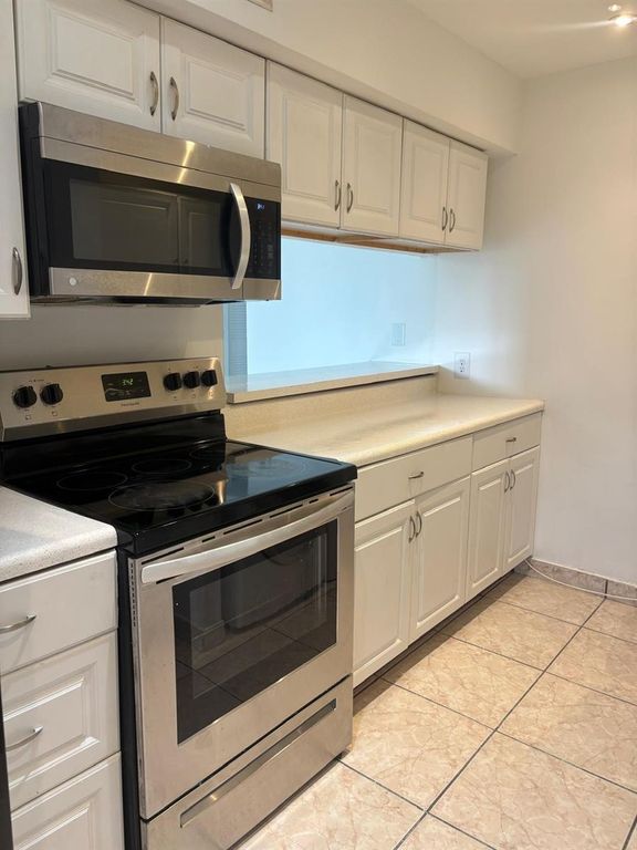 2075 NW 46th Avenue I102, Lauderhill, FL 33313