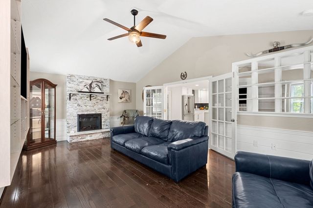 26 Parsonage Hill Rd, Haverhill, MA 01832