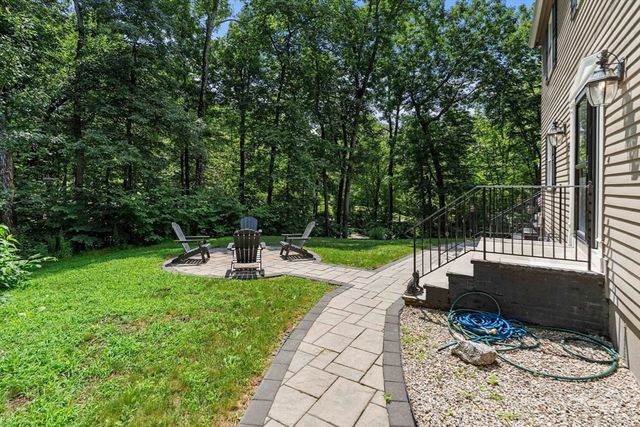 26 Parsonage Hill Rd, Haverhill, MA 01832