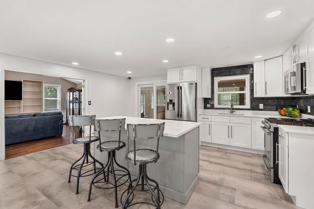 26 Parsonage Hill Rd, Haverhill, MA 01832