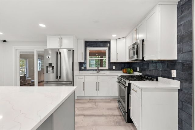 26 Parsonage Hill Rd, Haverhill, MA 01832