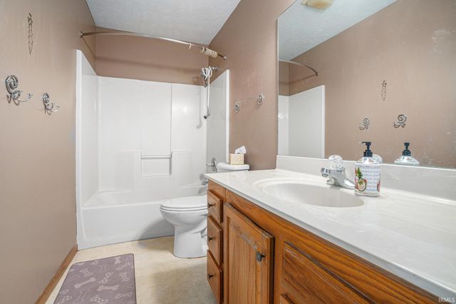 58656 Baugo Xing Drive, Elkhart, IN 46517