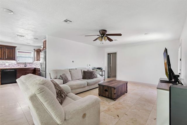 2543 Fountain View Street, New Caney, TX 77357
