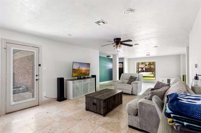 2543 Fountain View Street, New Caney, TX 77357