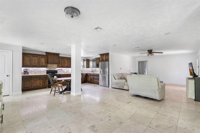 2543 Fountain View Street, New Caney, TX 77357