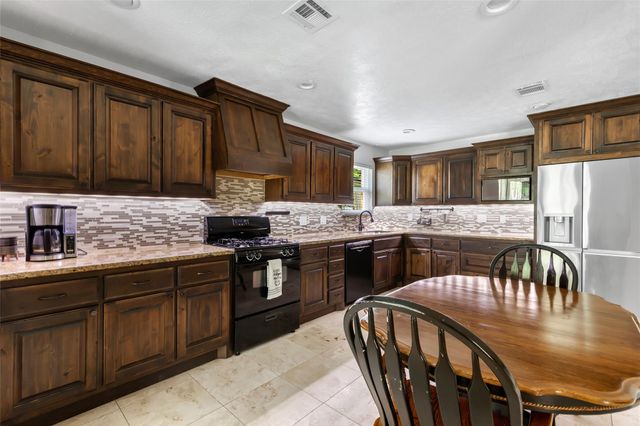 2543 Fountain View Street, New Caney, TX 77357