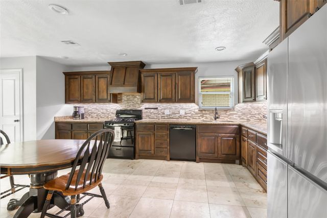 2543 Fountain View Street, New Caney, TX 77357