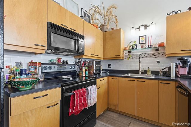 72 Clinton Street, Mount Clemens, MI 48043