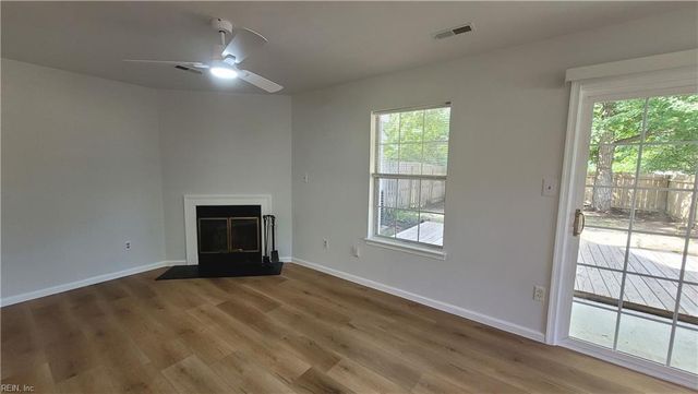 115 Heather Way Apt H, Yorktown, VA 23693