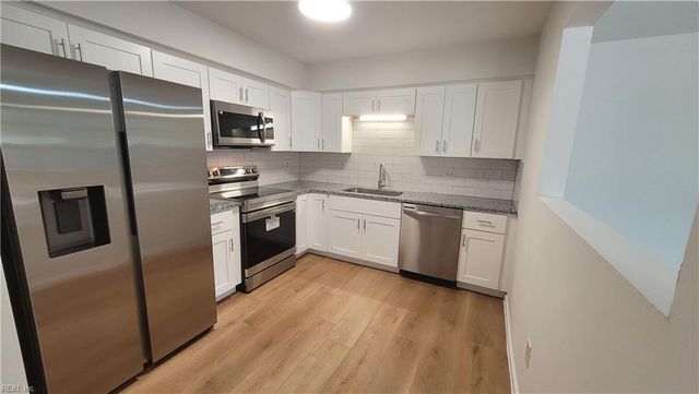 115 Heather Way Apt H, Yorktown, VA 23693
