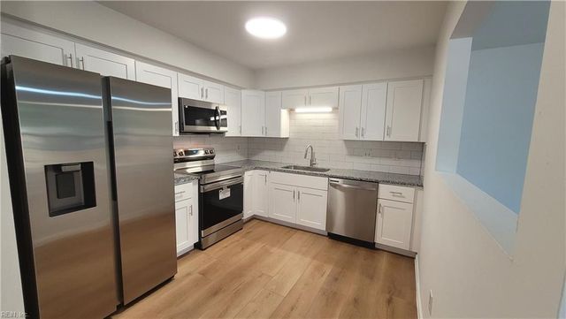 115 Heather Way Apt H, Yorktown, VA 23693