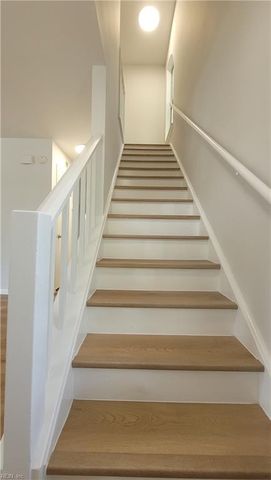 115 Heather Way Apt H, Yorktown, VA 23693