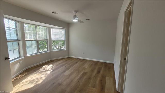 115 Heather Way Apt H, Yorktown, VA 23693