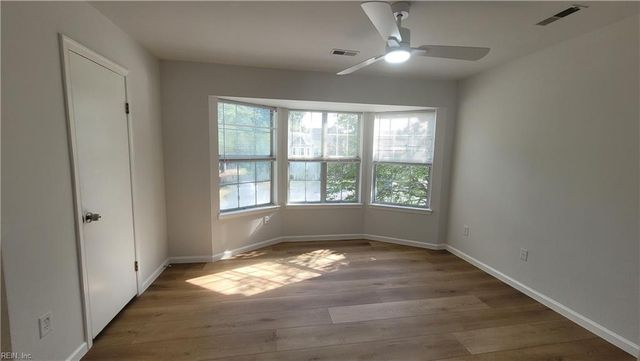 115 Heather Way Apt H, Yorktown, VA 23693