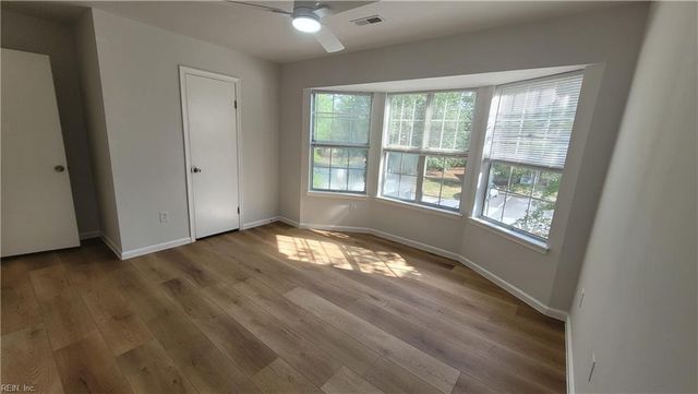 115 Heather Way Apt H, Yorktown, VA 23693