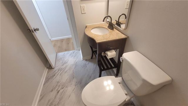 115 Heather Way Apt H, Yorktown, VA 23693