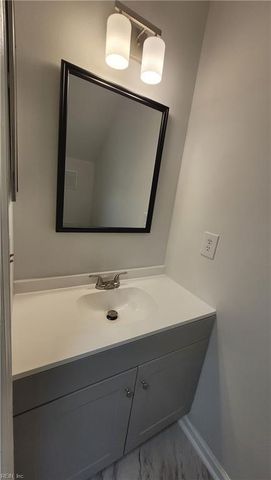 115 Heather Way Apt H, Yorktown, VA 23693