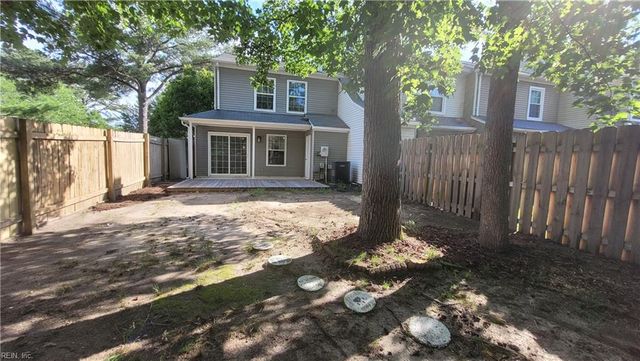 115 Heather Way Apt H, Yorktown, VA 23693