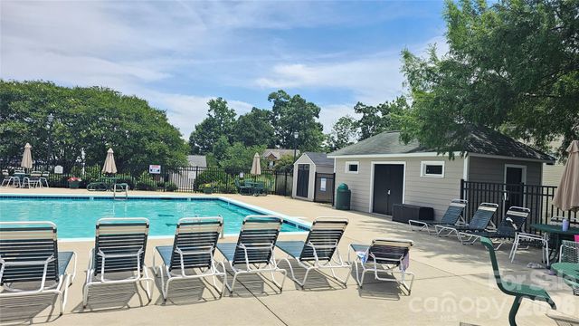 12519 Wandering Brook Drive, Charlotte, NC 28273