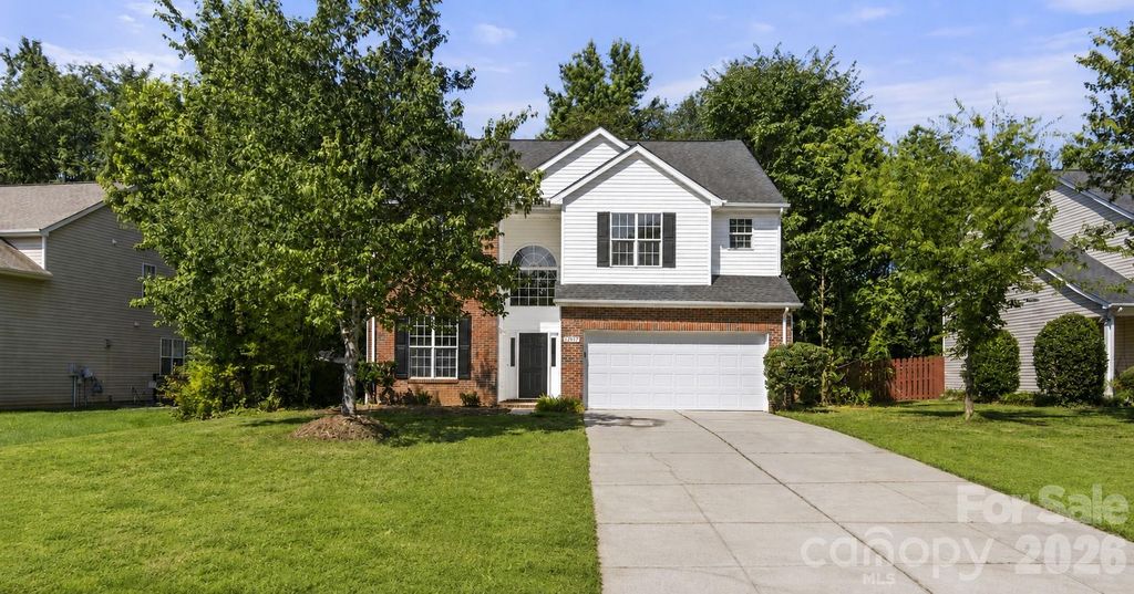 12519 Wandering Brook Drive, Charlotte, NC 28273
