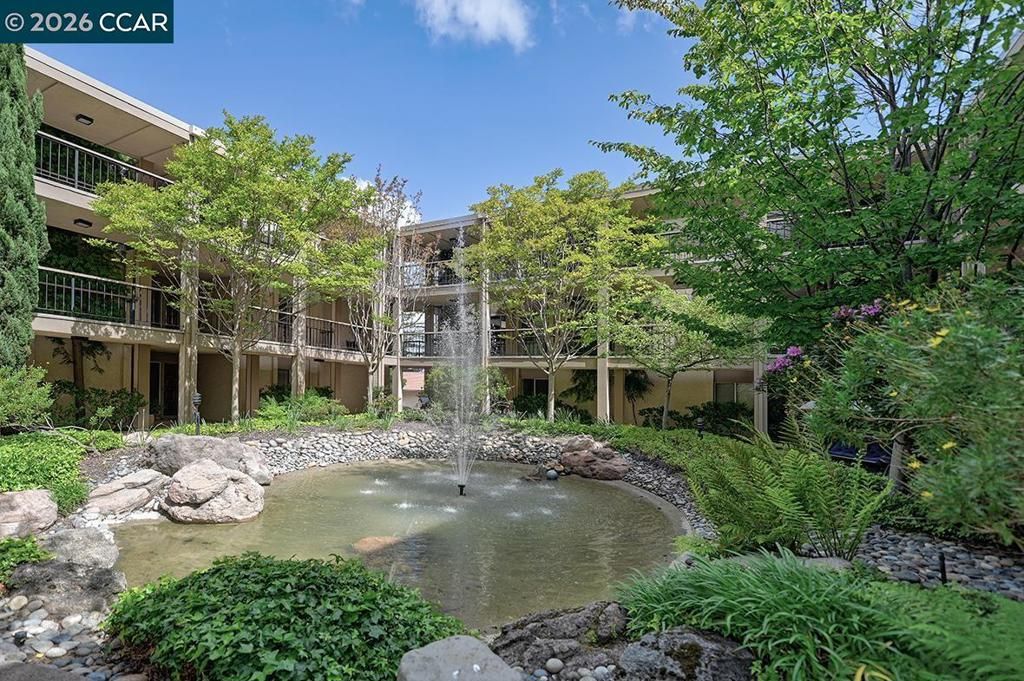 Image 2 of property listing at 1129 Avenida Sevilla 4C, Walnut Creek, CA 94595