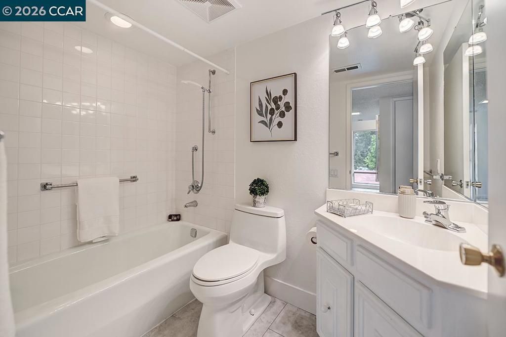 Image 34 of property listing at 1129 Avenida Sevilla 4C, Walnut Creek, CA 94595