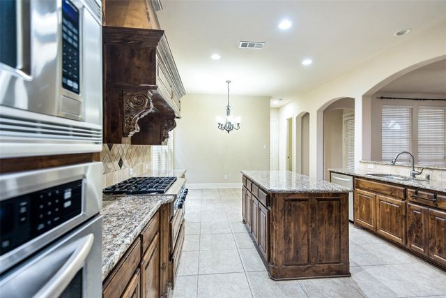 2016 Magic Mantle Drive, Lewisville, TX 75056