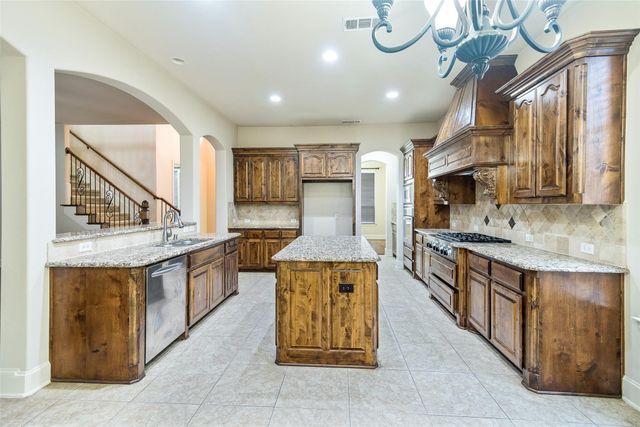 2016 Magic Mantle Drive, Lewisville, TX 75056