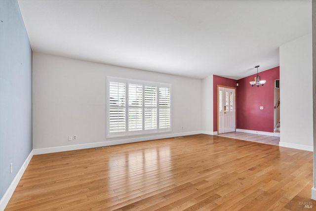 1569 Trellis Ln, Petaluma, CA 94954