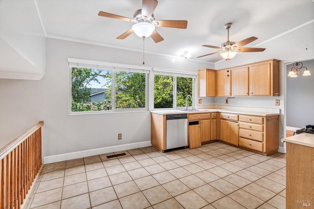 1569 Trellis Ln, Petaluma, CA 94954