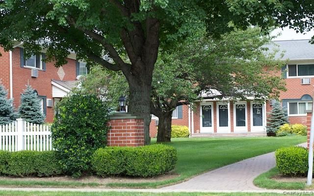 125 Terryville Road 4E, Port Jefferson Station, NY 11776