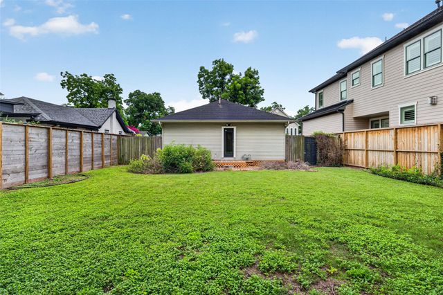1005 E 27th Street, Houston, TX 77009