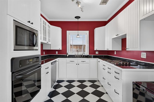 1005 E 27th Street, Houston, TX 77009
