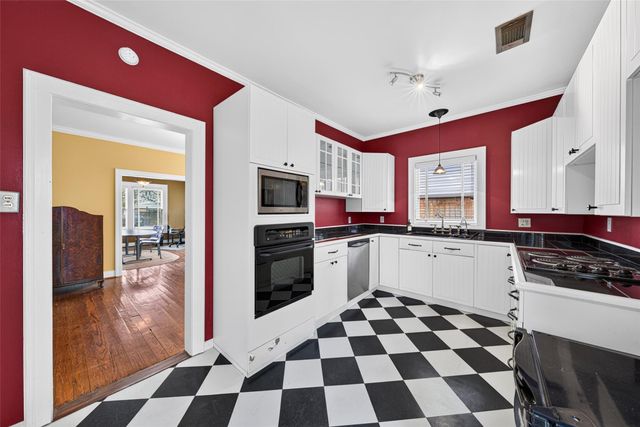 1005 E 27th Street, Houston, TX 77009